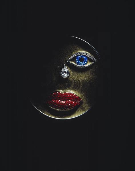 Photograph Jonathan Knowles Paint Face on One Eyeland